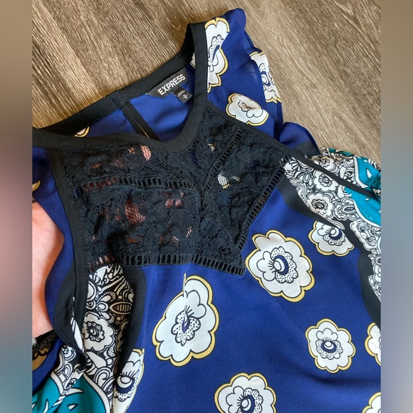 Express Tank Blouse - Picture 4 of 9